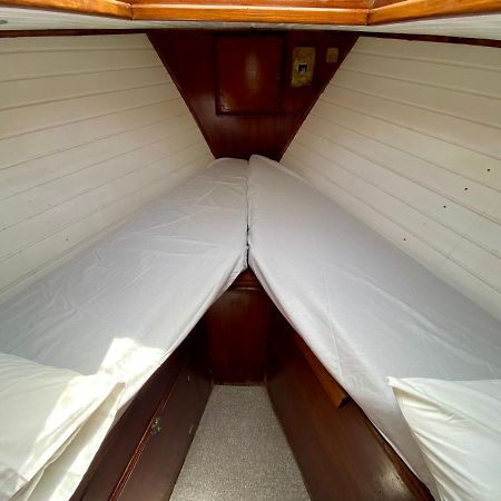 מלון סנט אדריה דה בסוס Fantastico Velero En Barcelona מראה חיצוני תמונה